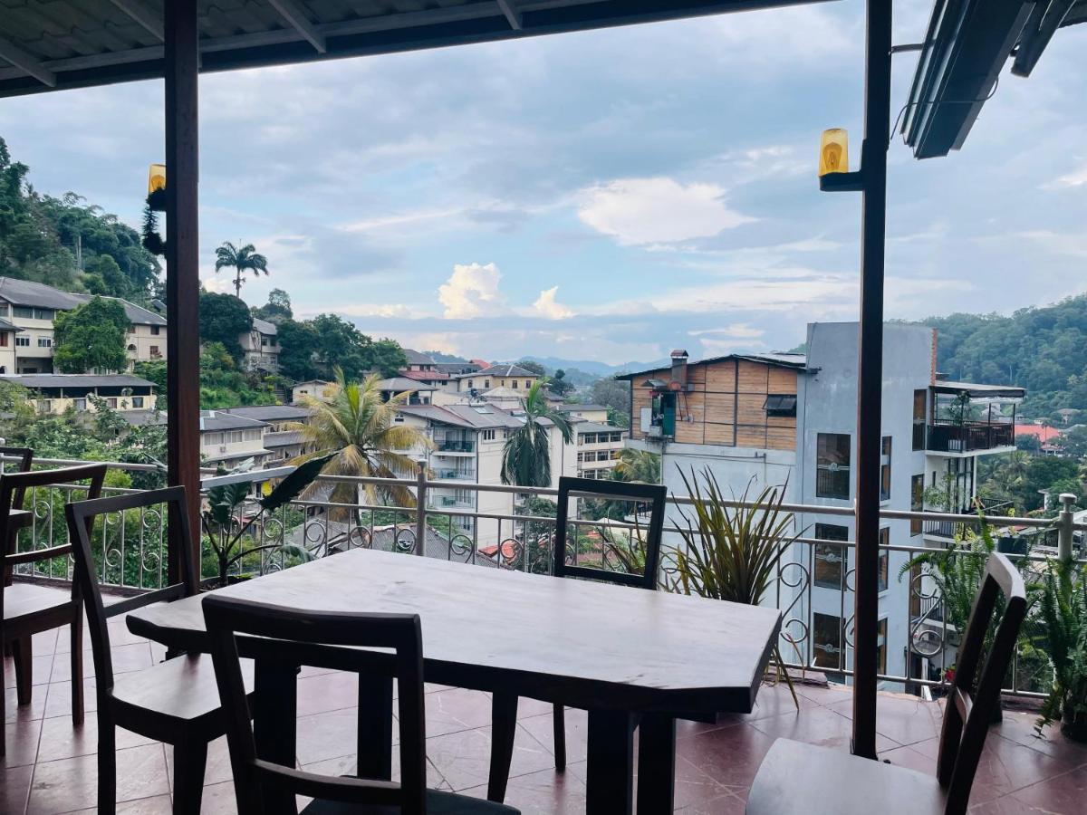 Hotel Izakaya Sakura Kandy Luaran gambar